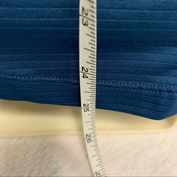 Old Navy active semi fitted workout top size XS - Picture 4 of 7